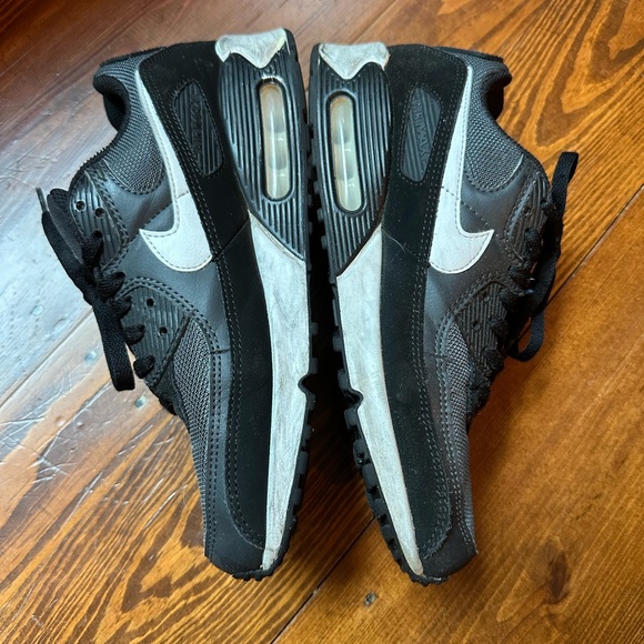 Nike Air Max Black and White Men’s Sneakers - Picture 2 of 7